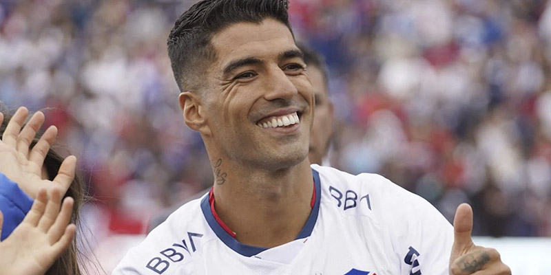 Trái tim của Luis Suarez luôn hướng về Uruguay